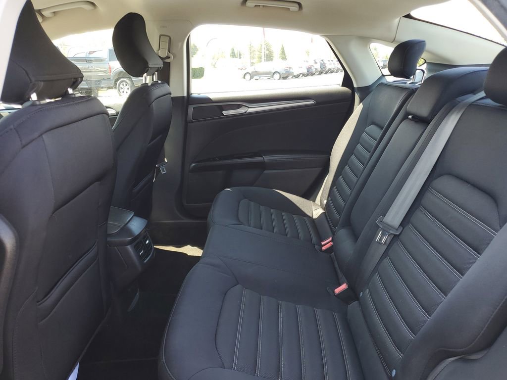 Used 2015 Ford Fusion SE FWD image 28