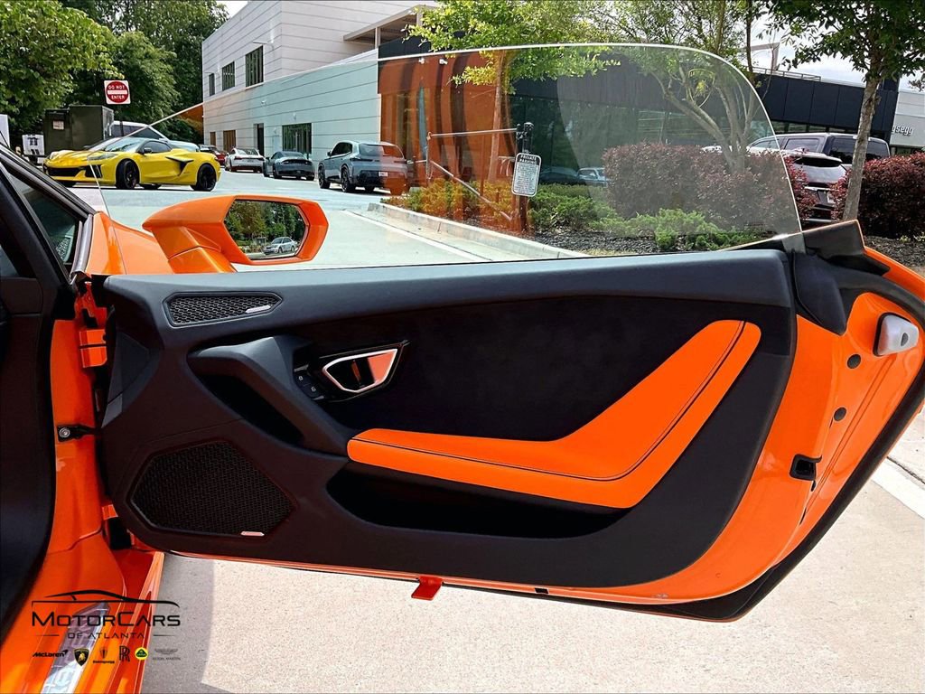 Used 2023 Lamborghini Huracan EVO RWD image 22