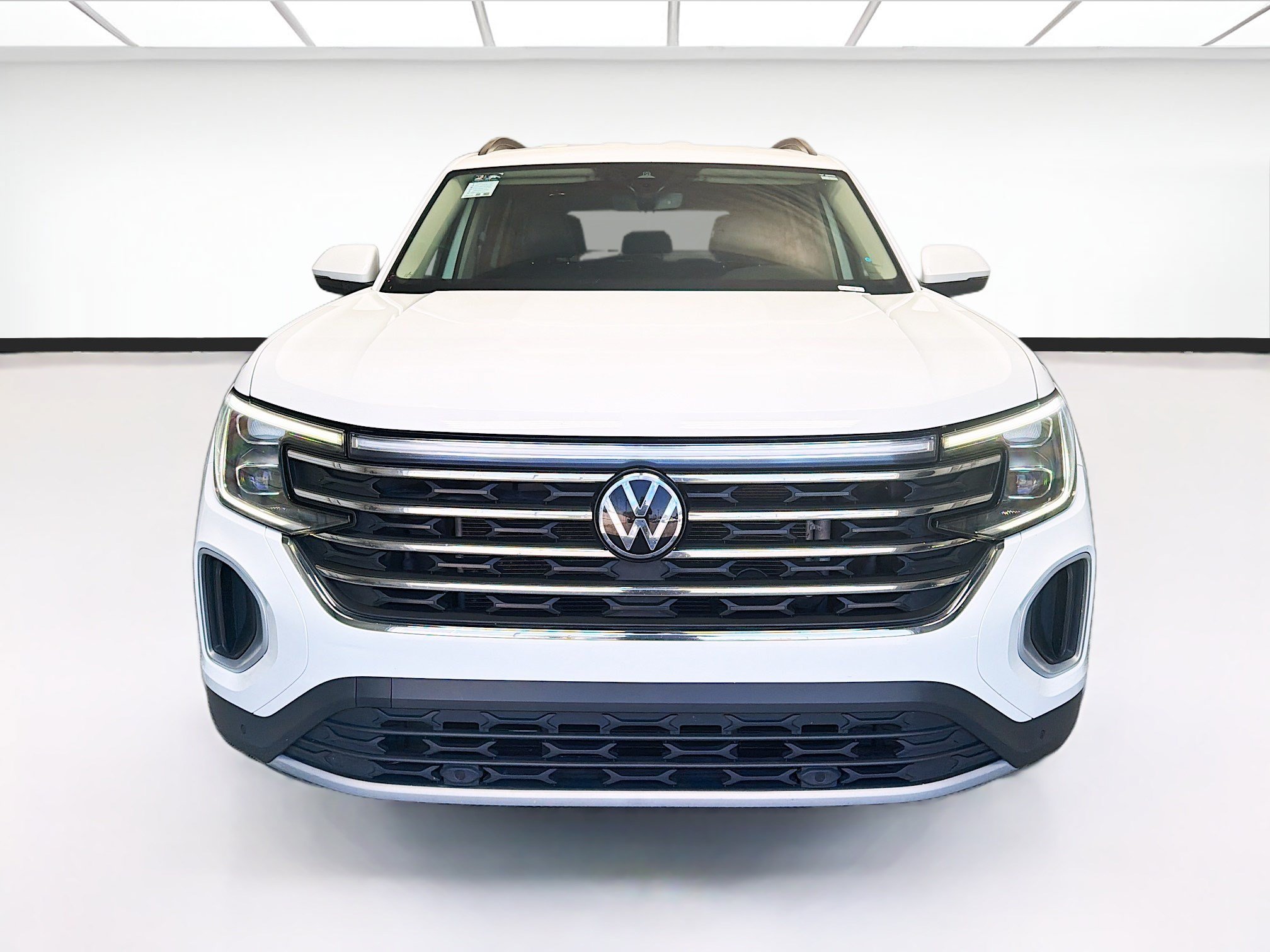 Used 2024 Volkswagen Atlas SE AWD/4WD image 2