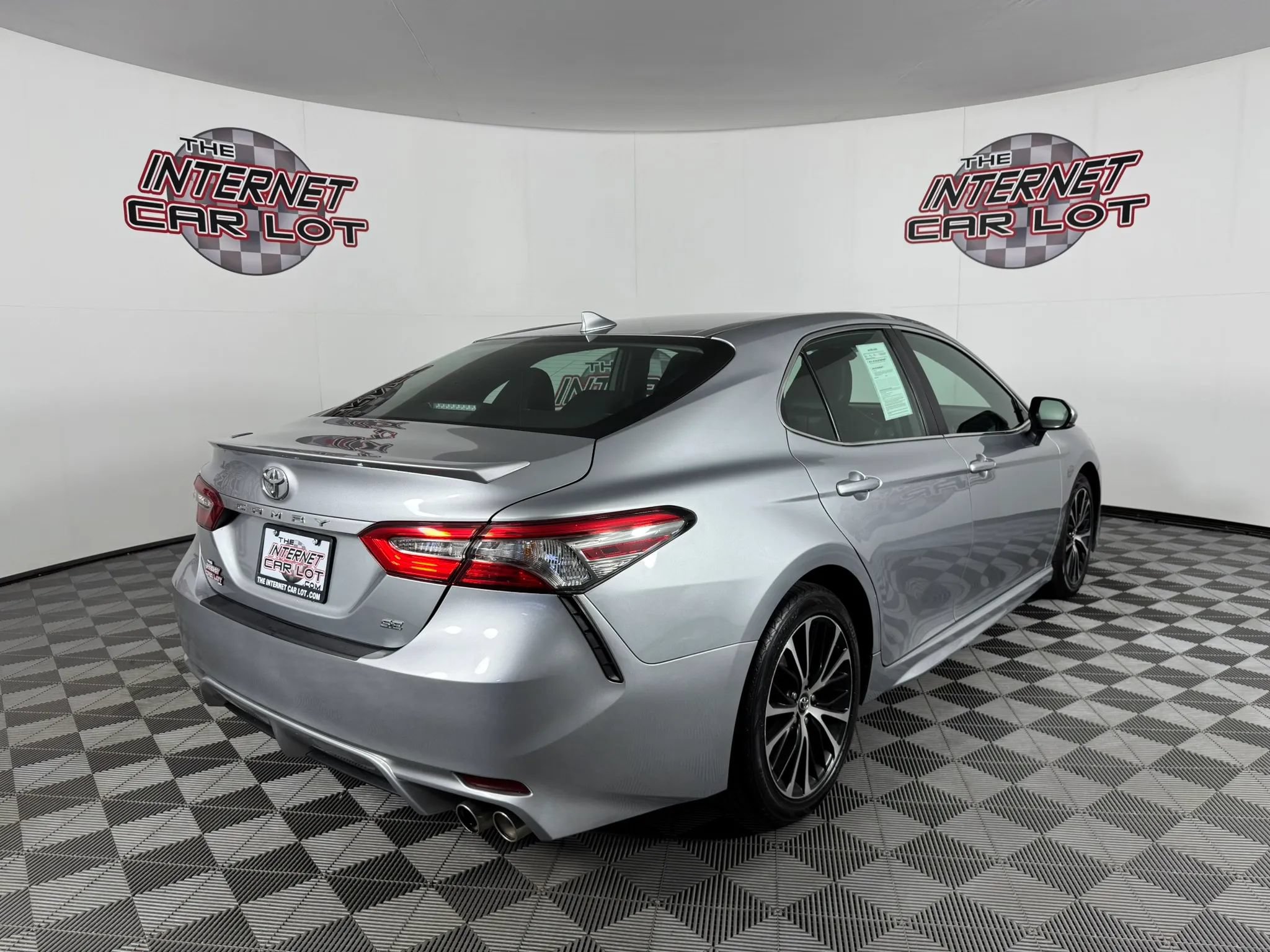 Used 2019 Toyota Camry SE w/ Convenience Package FWD image 7