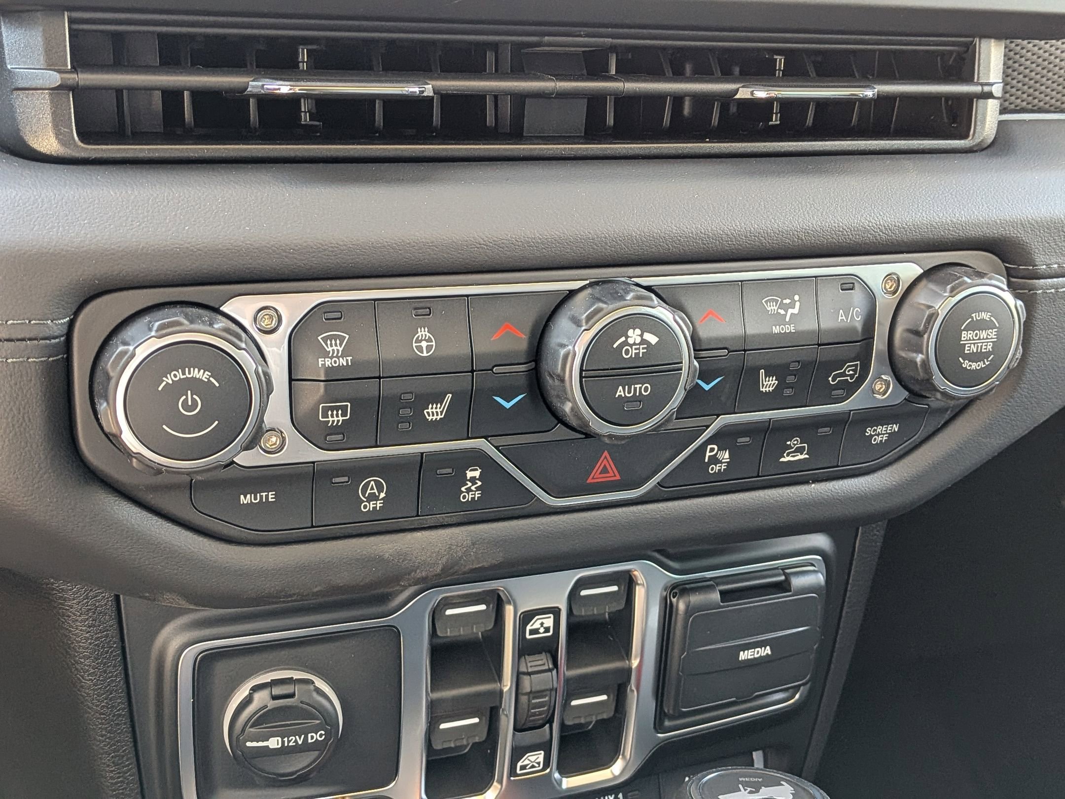 New 2026 Jeep Wrangler Unlimited Rubicon w/ Safety Group image 13