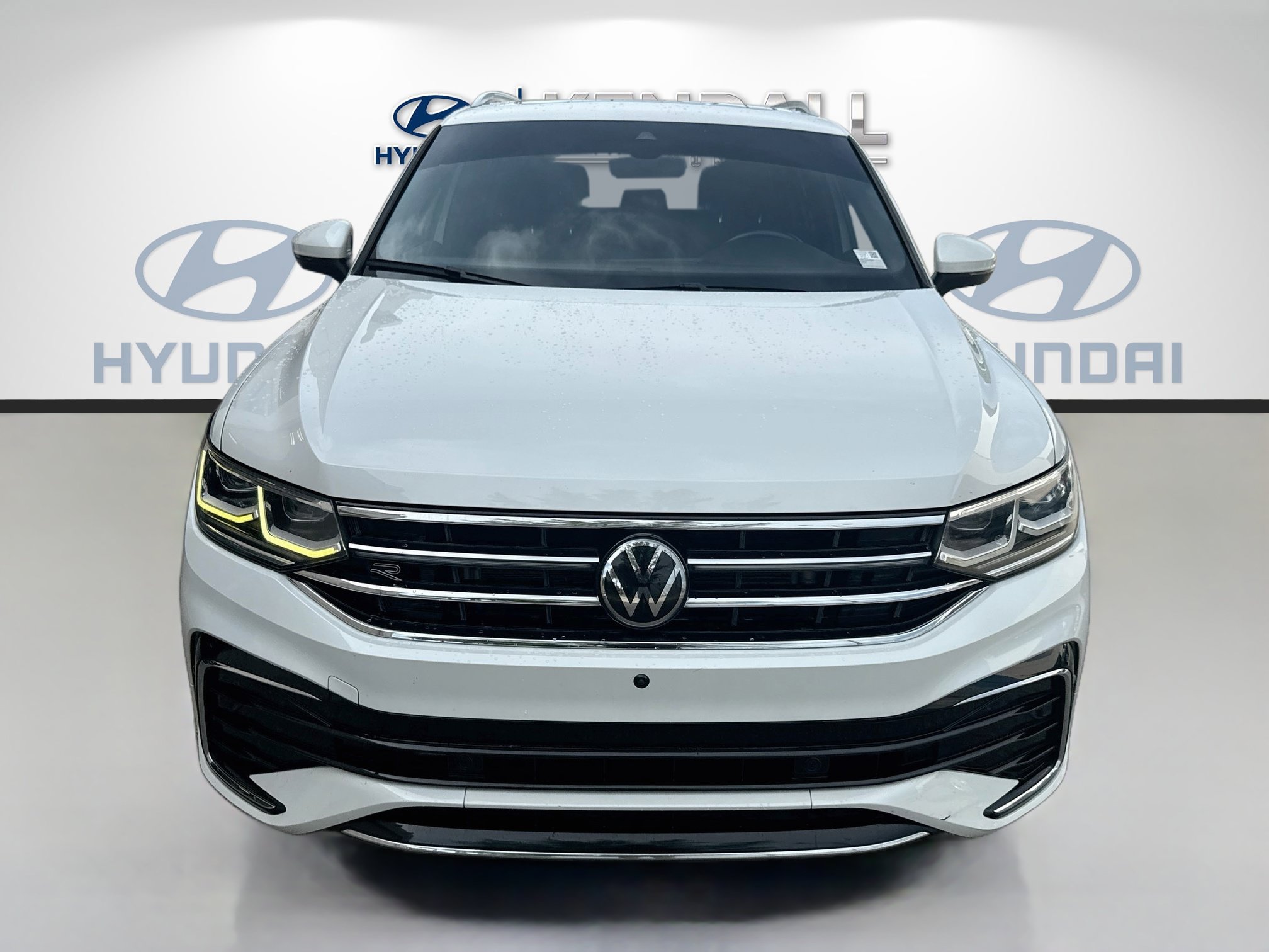 Used 2022 Volkswagen Tiguan SEL R-Line AWD/4WD image 2
