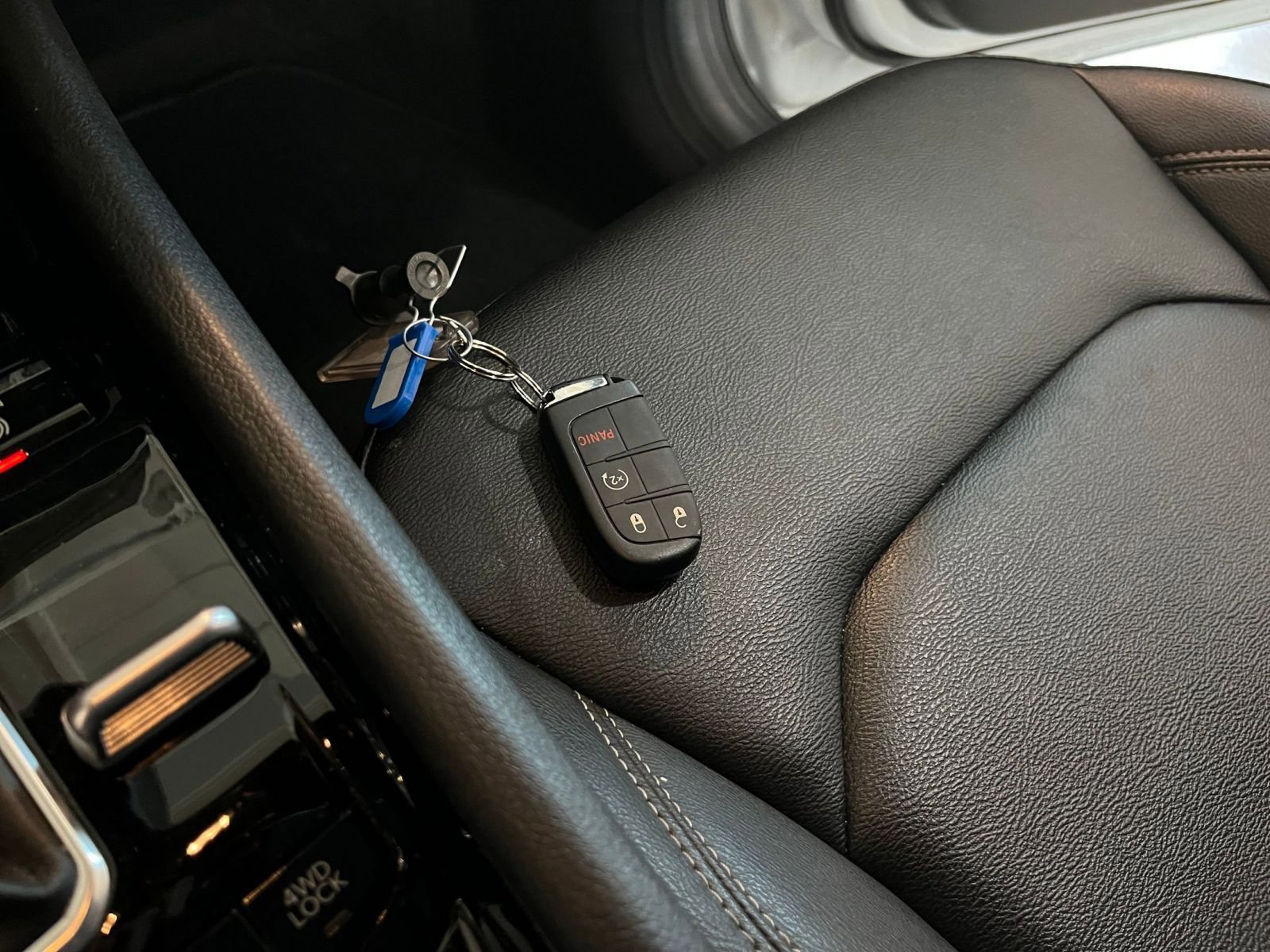 Used 2025 Jeep Compass Limited image 21