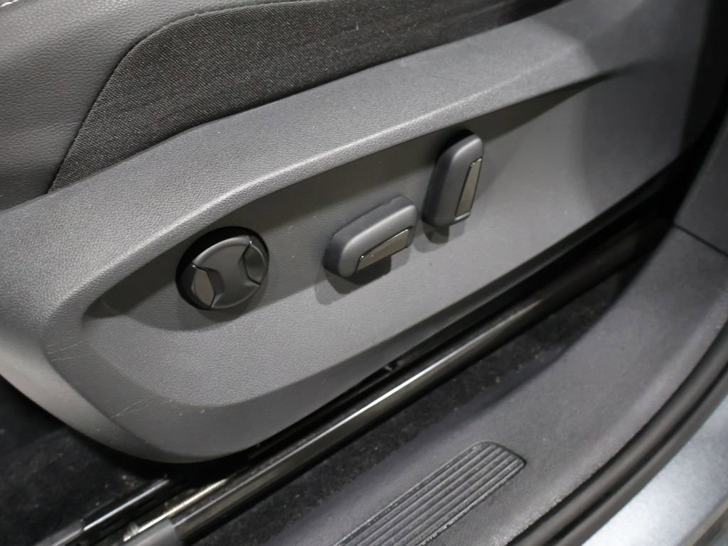 Used 2022 Volkswagen Tiguan SE image 12