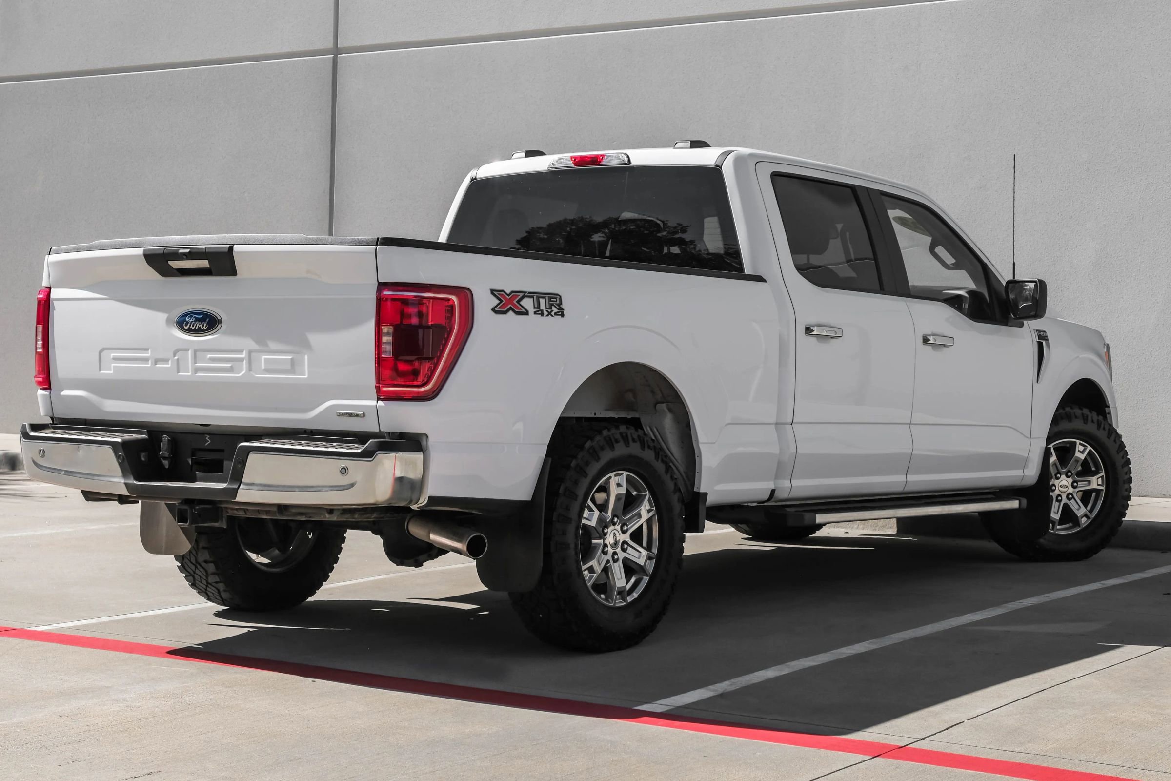 Used 2019 Ford F150 XLT w/ Equipment Group 302A Luxury image 3
