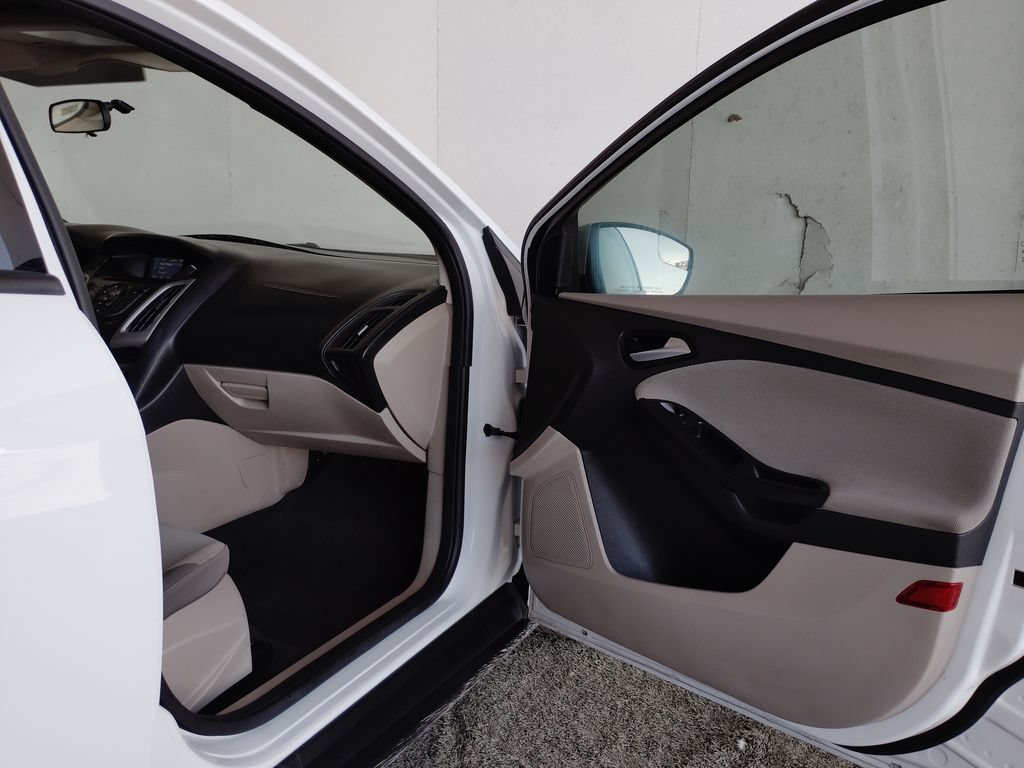 Used 2013 Ford Focus SE FWD image 10