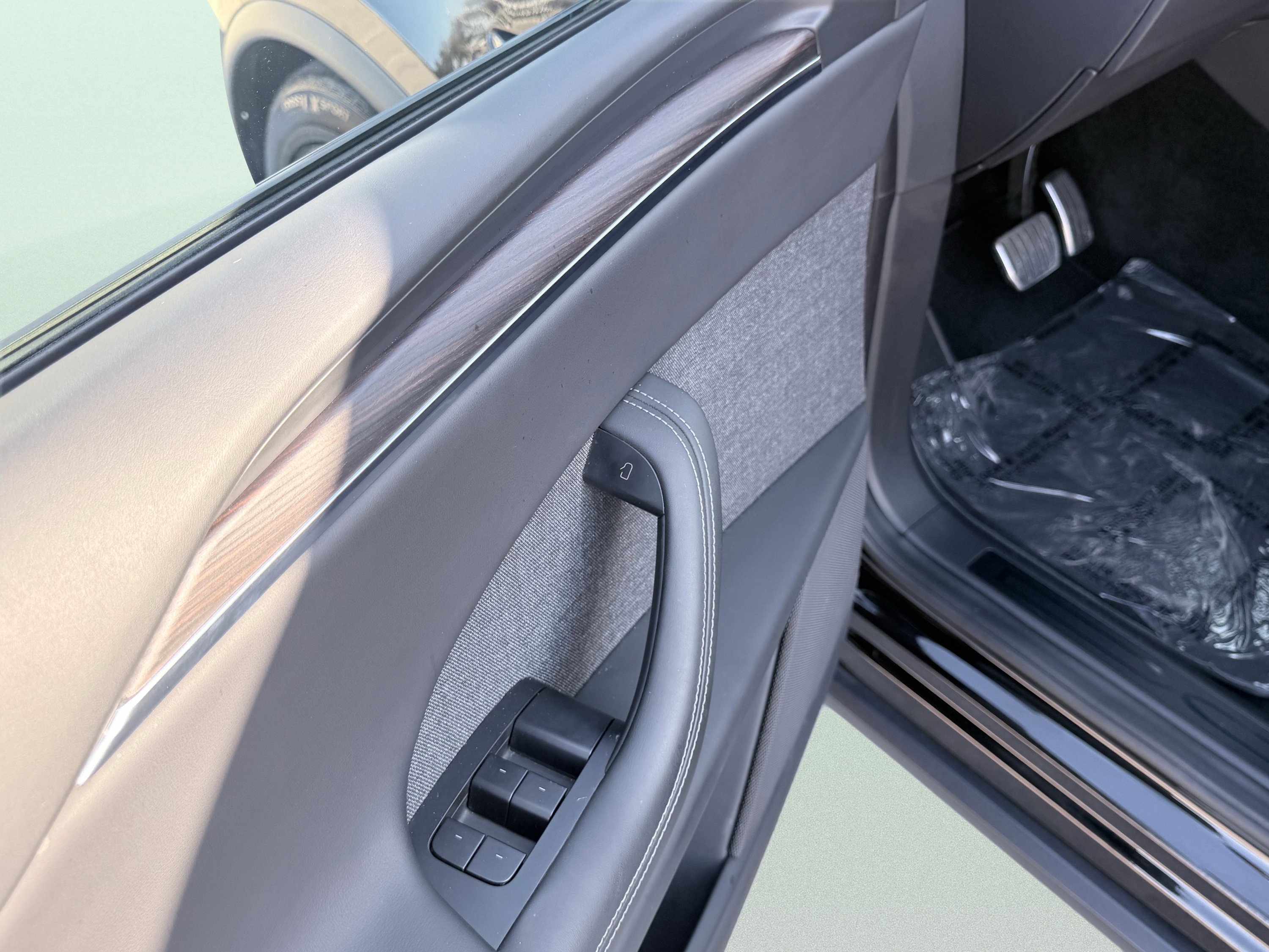 Used 2024 Tesla Model X Long Range image 25