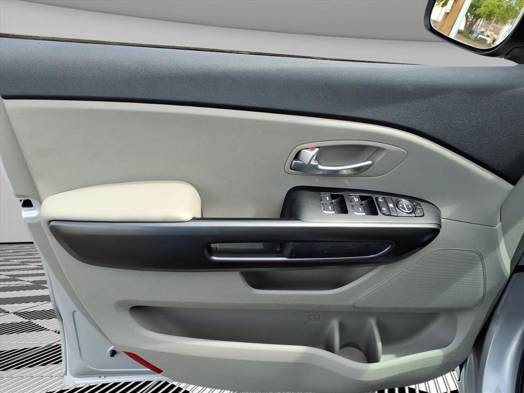 Used 2021 Kia Sedona EX image 19