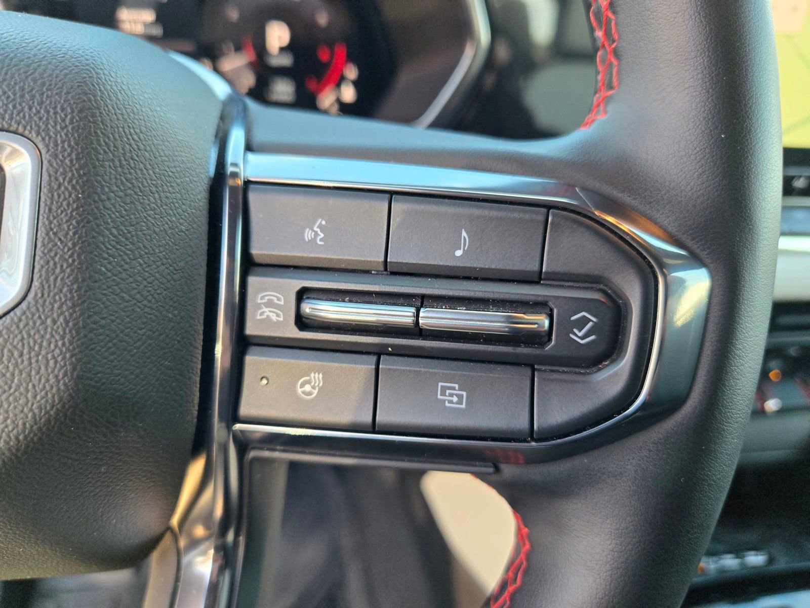 Used 2023 GMC Canyon AT4X image 16