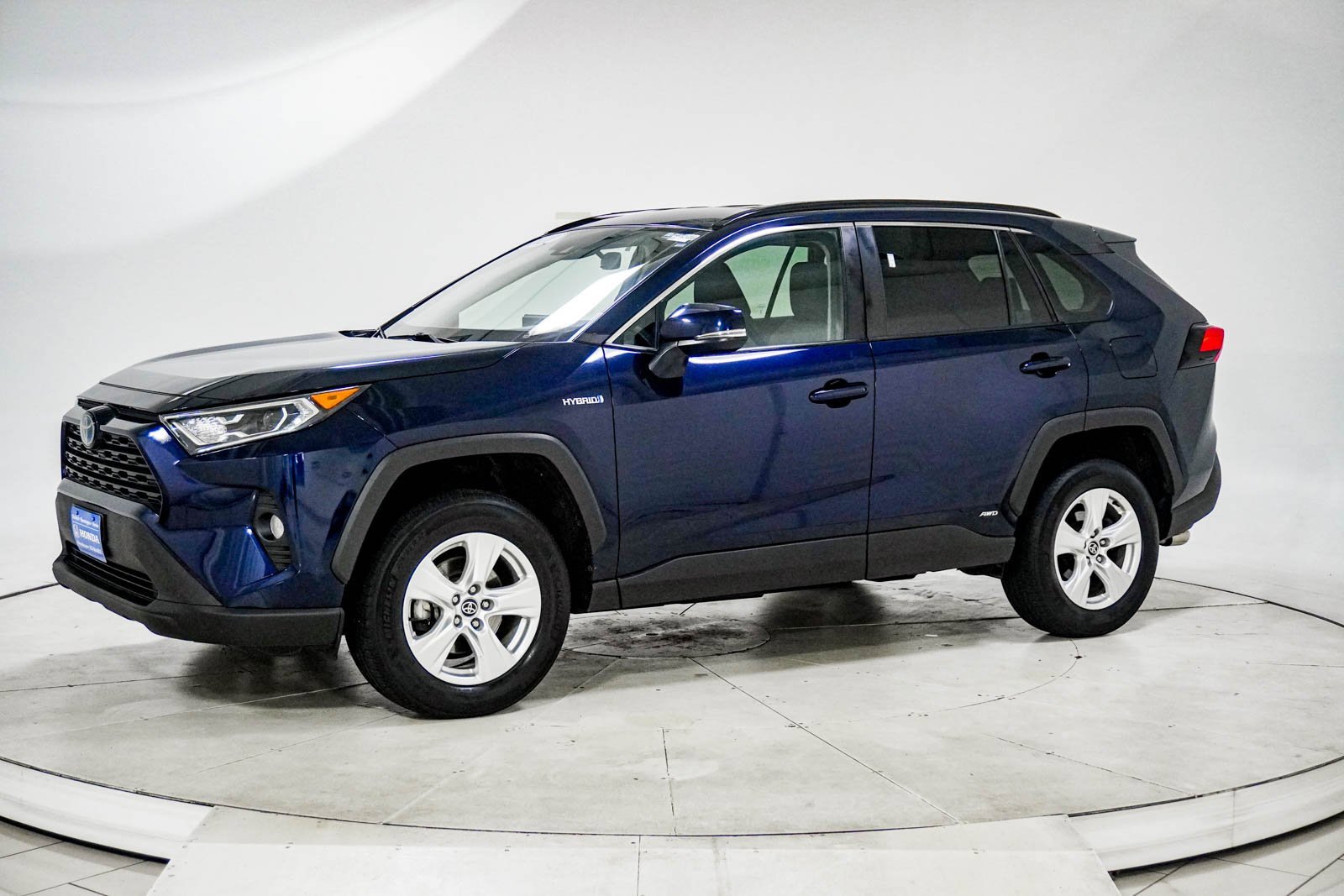 Used 2021 Toyota RAV4 XLE w/ XLE Grade Weather Package image 4
