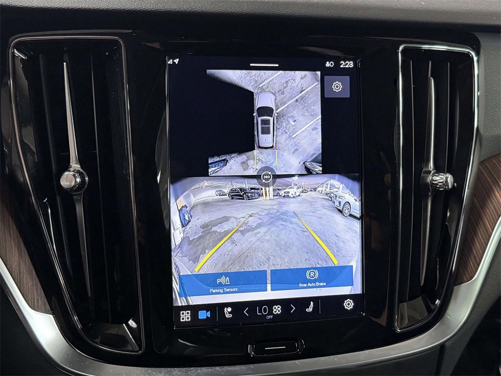 Used 2025 Volvo V60 B5 Cross Country Plus image 7