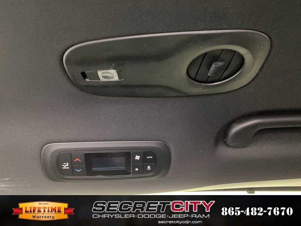 New 2026 Chrysler Pacifica Select image 31