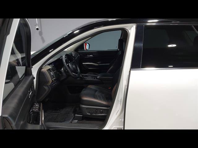 Used 2024 Nissan Pathfinder Platinum AWD/4WD image 19