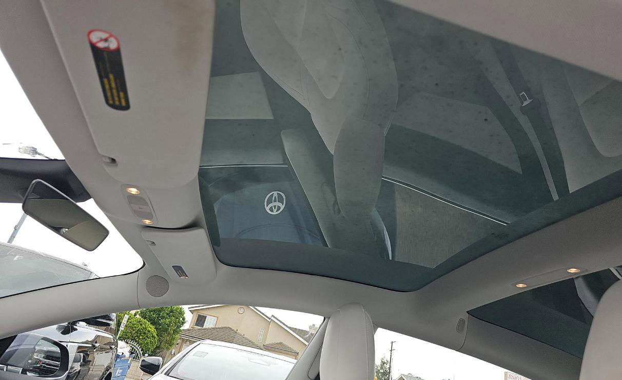 Used 2018 Tesla Model 3 Mid Range image 2