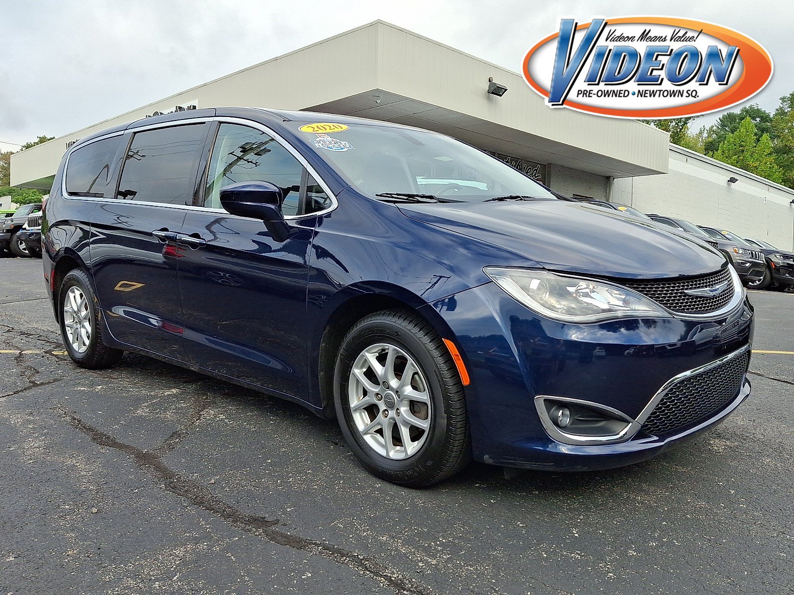 Certified 2020 Chrysler Pacifica Touring FWD image 1