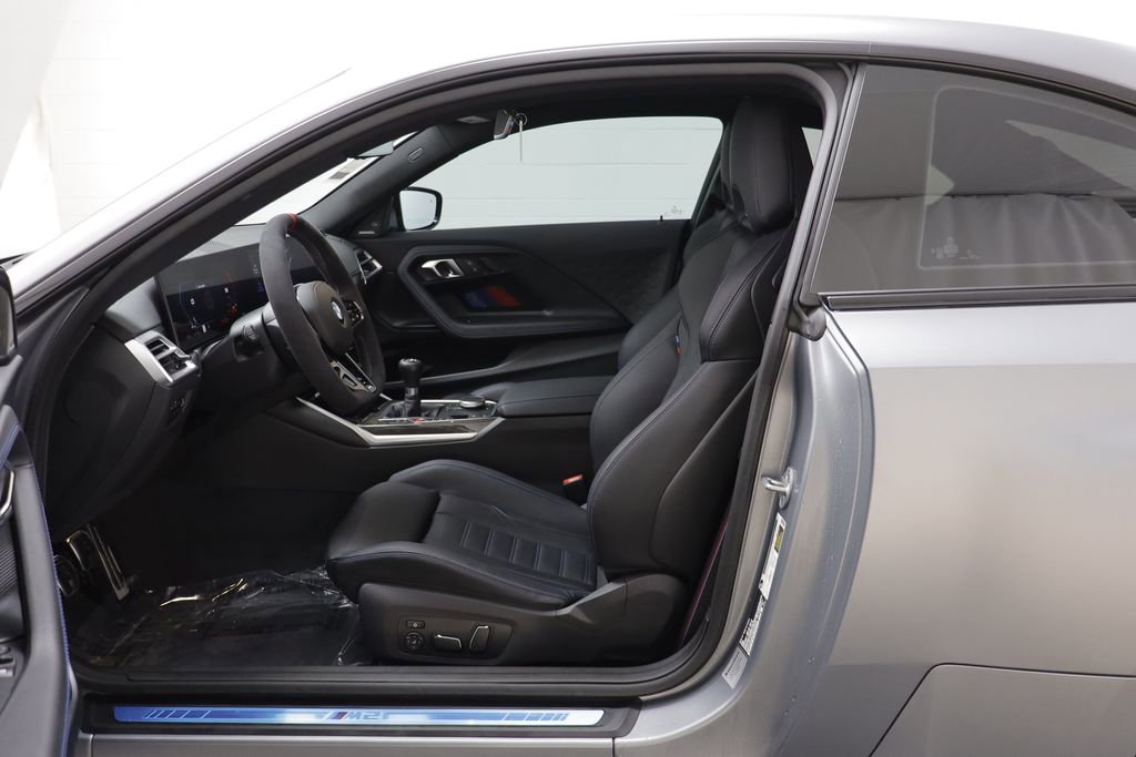 Used 2025 BMW M2 w/ Lighting Package image 5