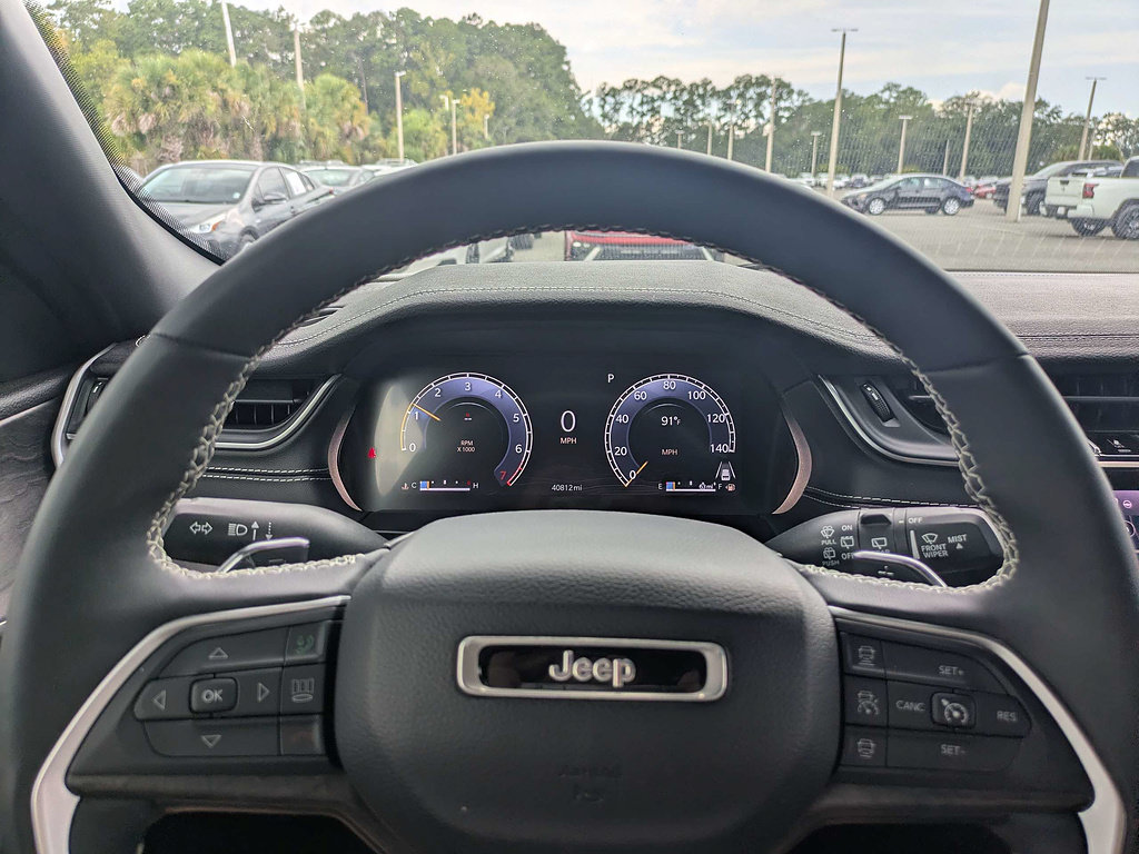 Used 2024 Jeep Grand Cherokee L Limited w/ Black Appearance Package RWD image 29