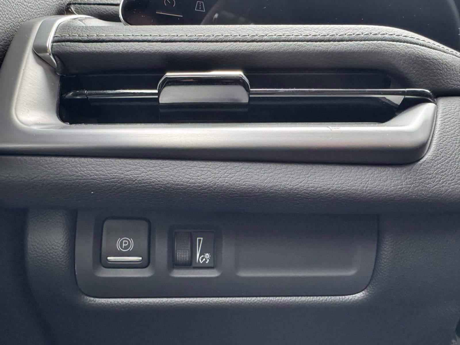 Used 2025 Cadillac XT4 Premium Luxury image 22