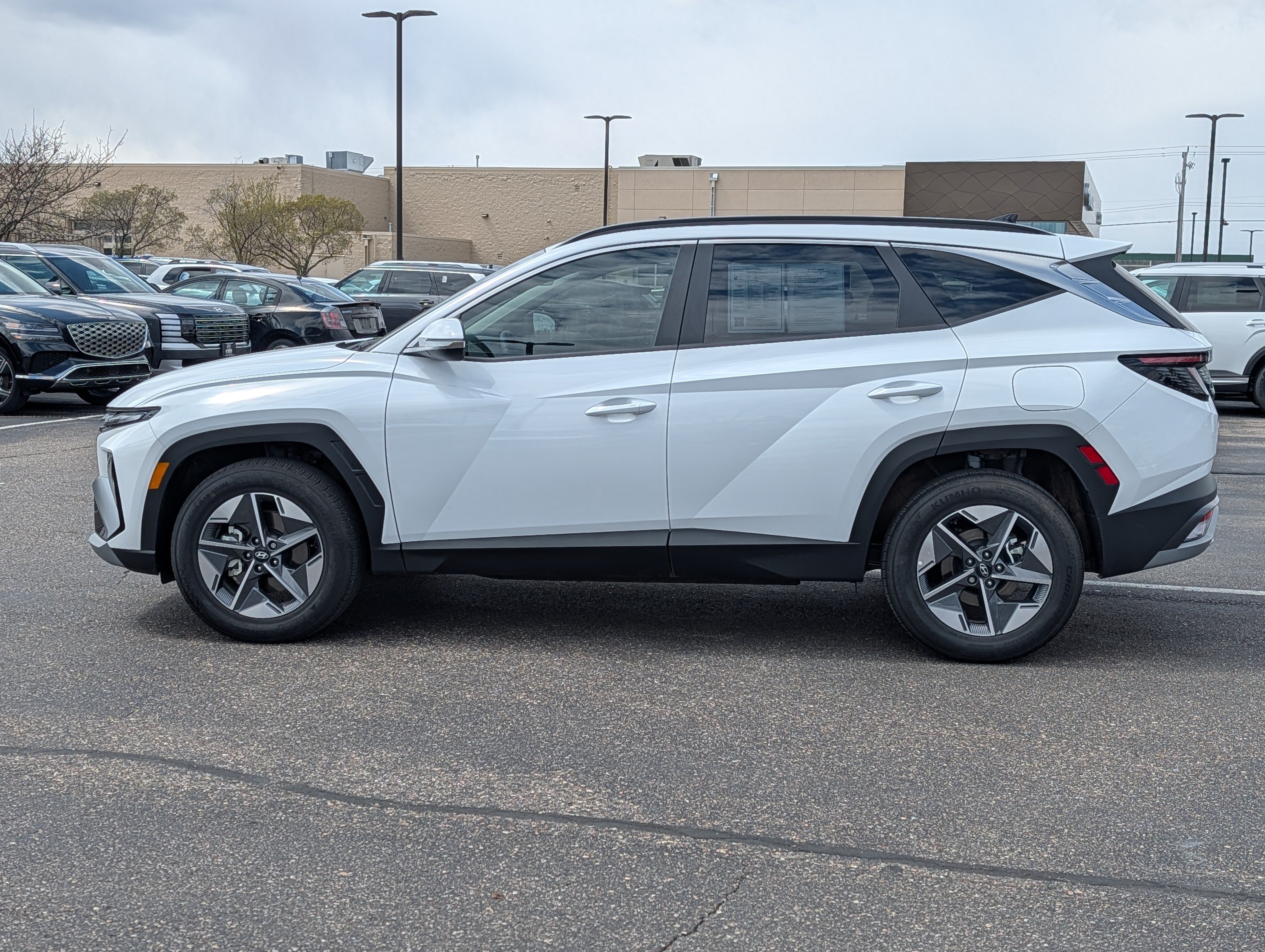 Certified 2025 Hyundai Tucson SEL AWD/4WD image 2