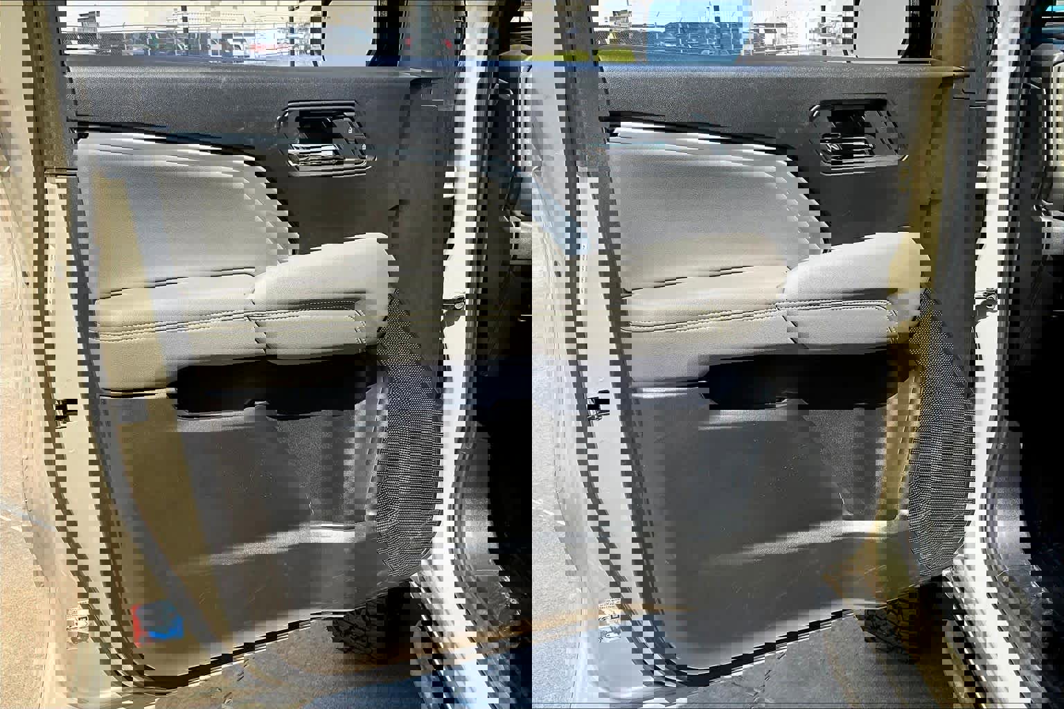 Used 2024 Chevrolet Colorado ZR2 w/ Technology Package AWD/4WD image 25