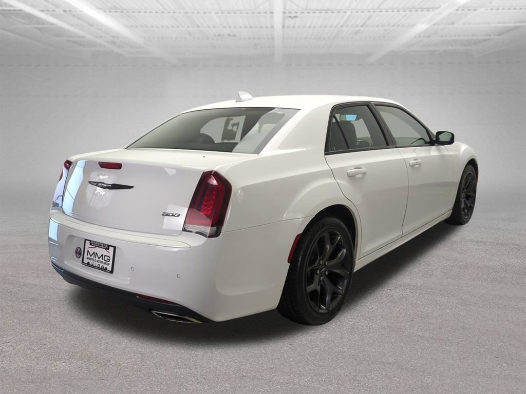 Used 2022 Chrysler 300 Touring L RWD image 8