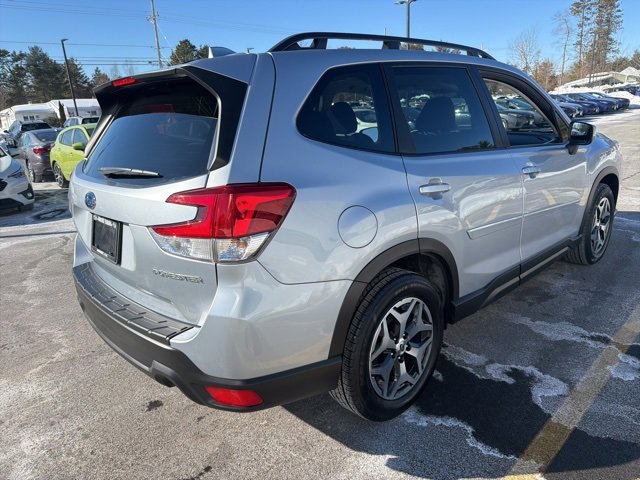 Used 2023 Subaru Forester Premium image 5