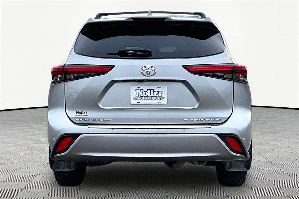 Used 2021 Toyota Highlander Platinum image 4