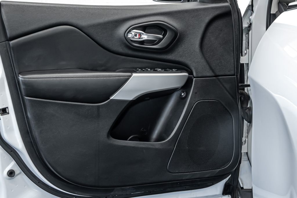 Used 2018 Jeep Cherokee Latitude Plus image 9