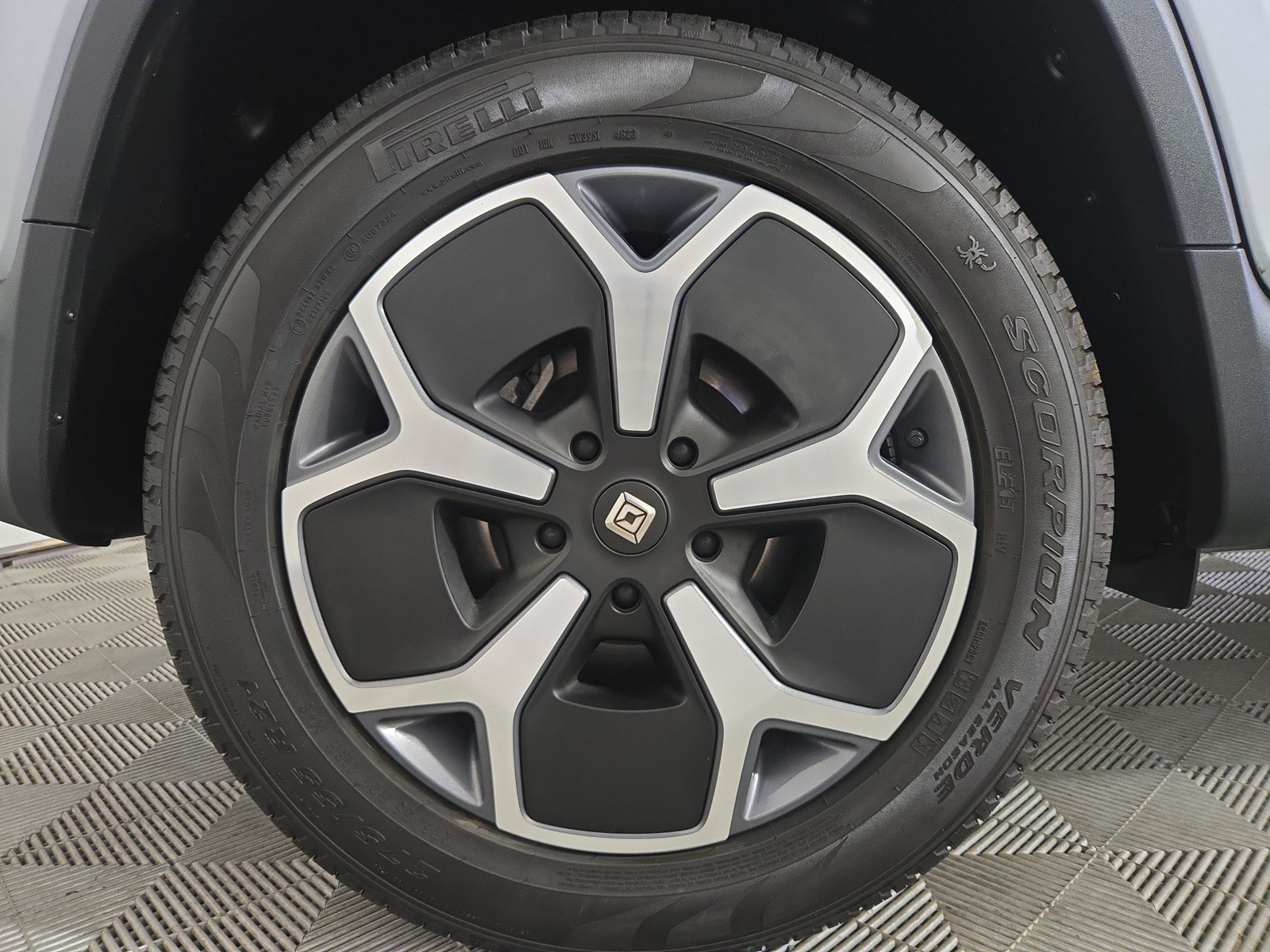 Used 2024 Rivian R1T Adventure AWD/4WD image 12