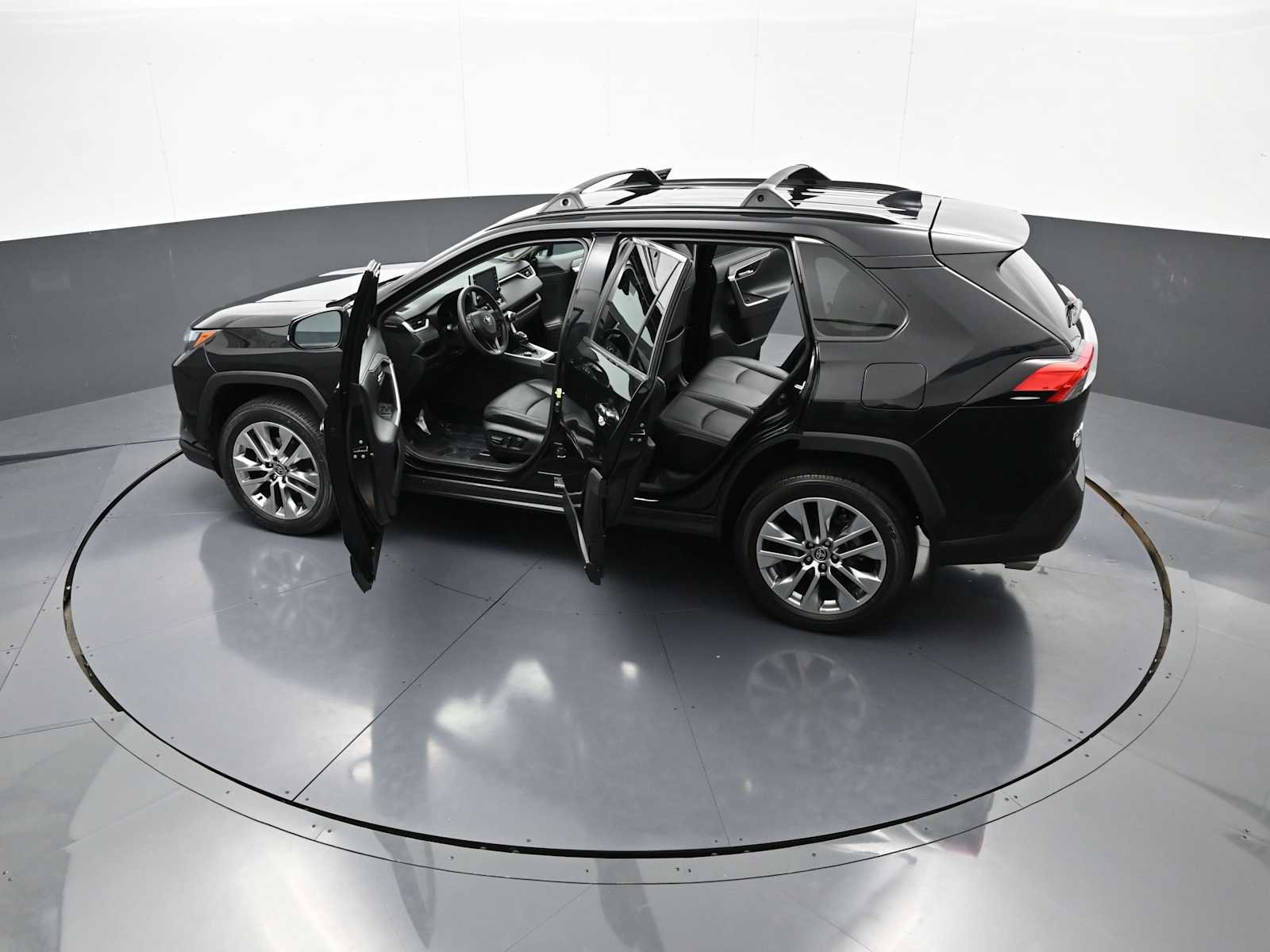 Used 2022 Toyota RAV4 Limited AWD/4WD image 43