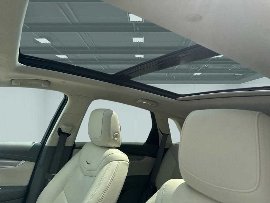 Used 2021 Cadillac XT5 Premium Luxury w/ LPO, Floor Liner Package AWD/4WD image 10