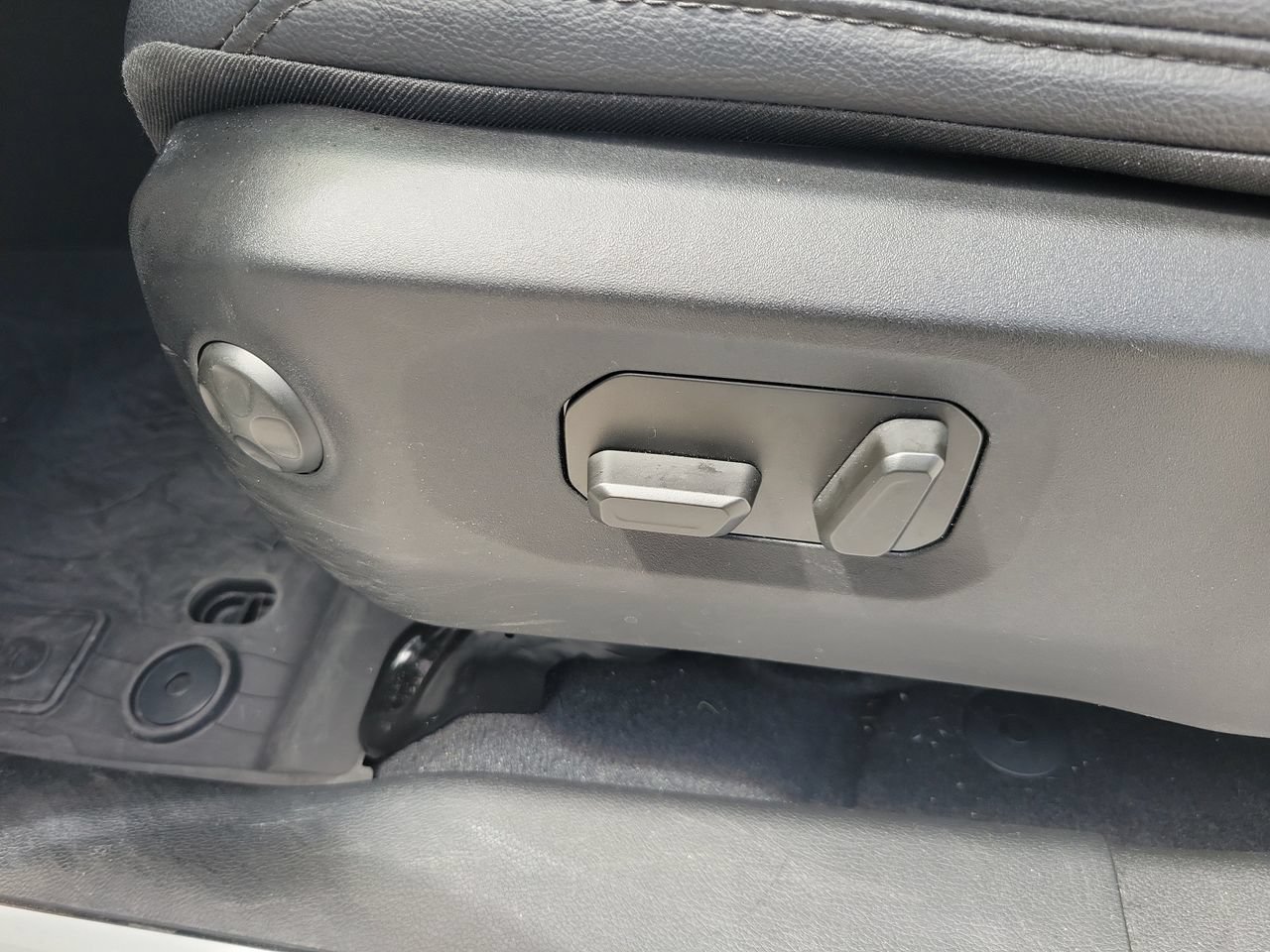 Used 2025 Jeep Wrangler Unlimited Sahara AWD/4WD image 15