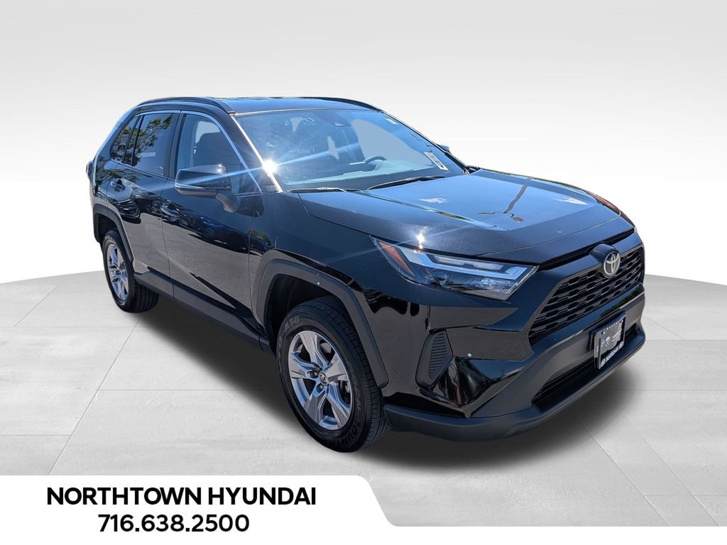 Used 2025 Toyota RAV4 XLE AWD/4WD image 13