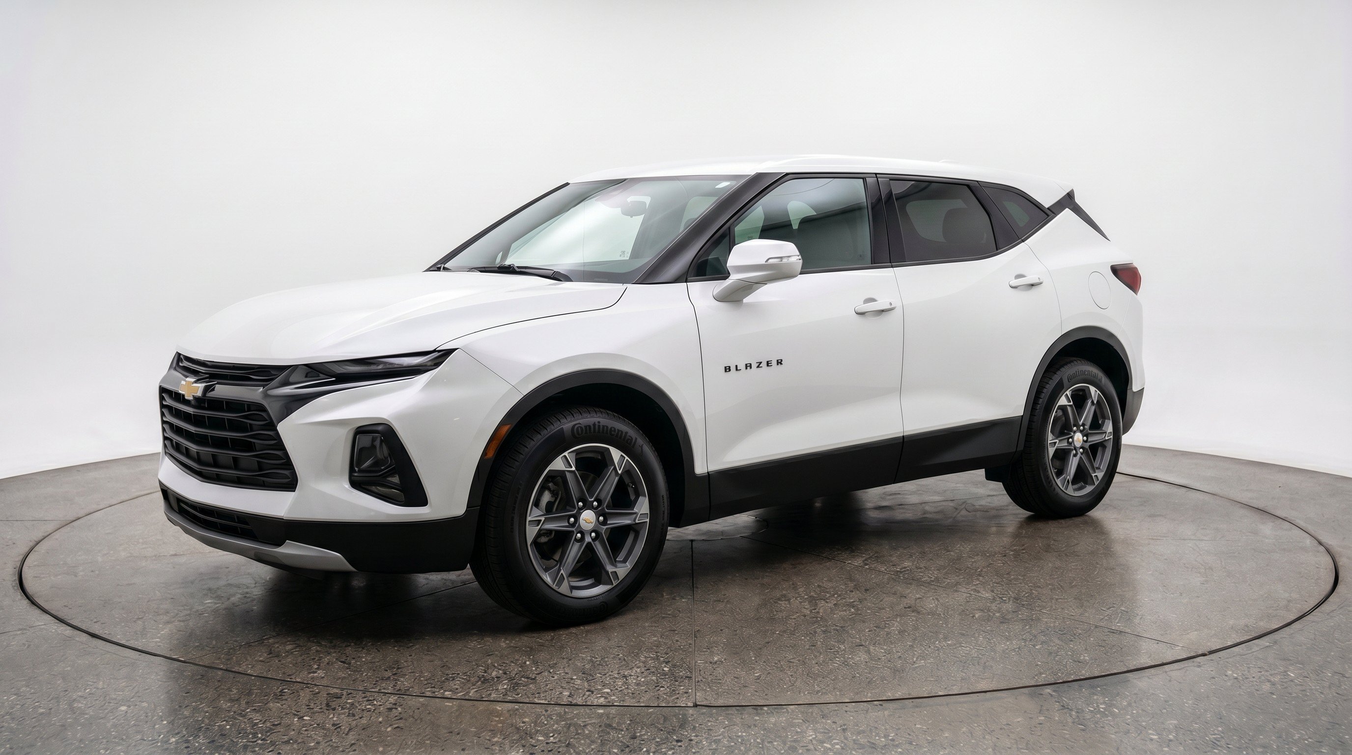 Used 2025 Chevrolet Blazer LT FWD image 3