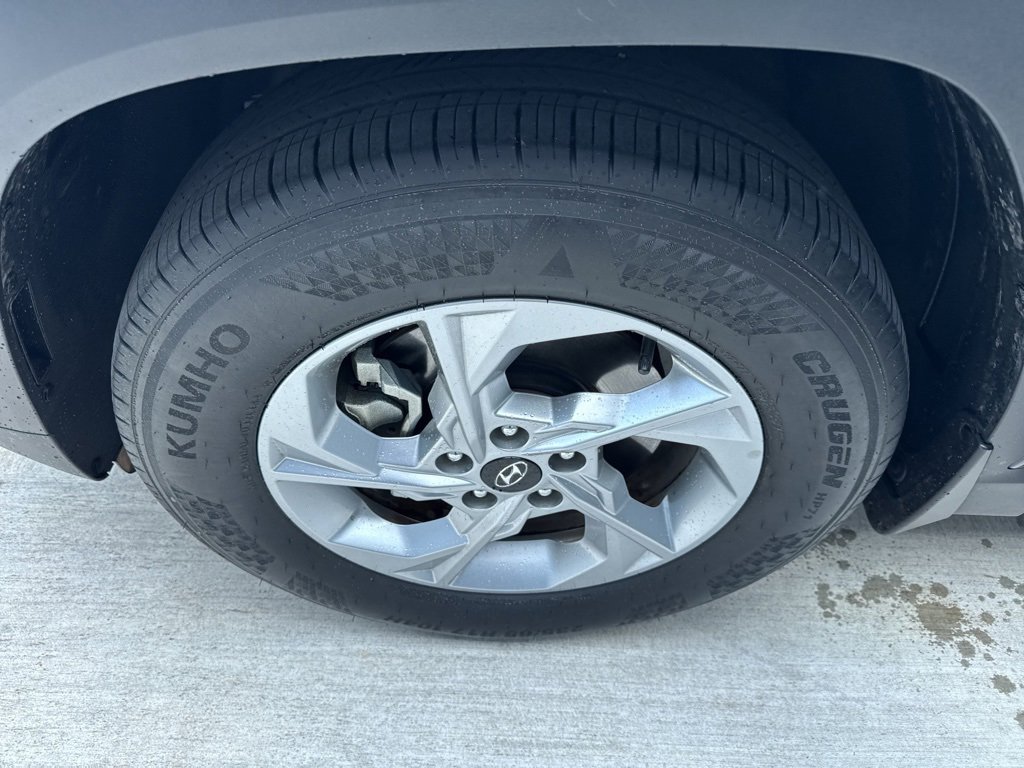 Used 2023 Hyundai Tucson SE image 16