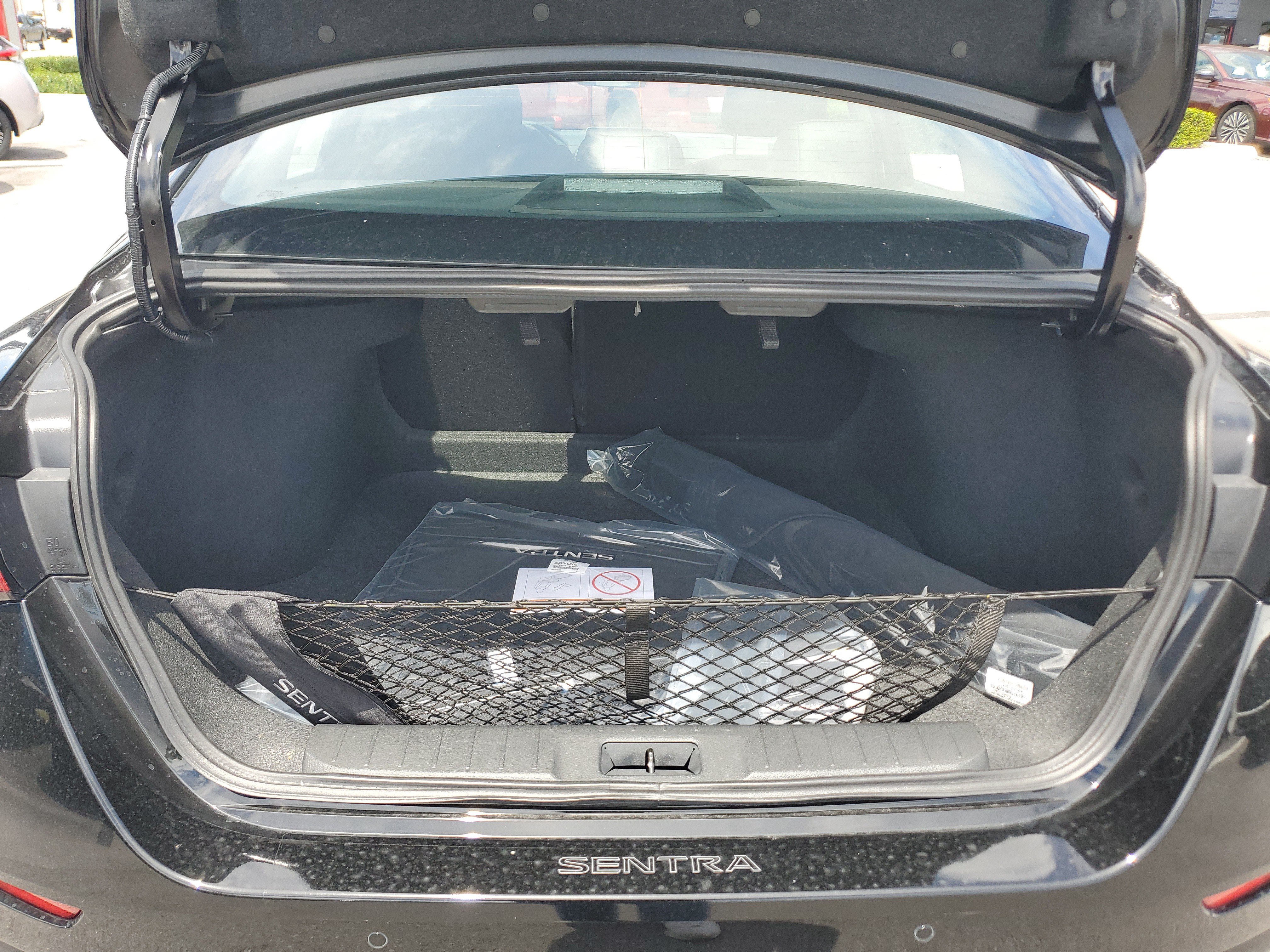 Used 2025 Nissan Sentra SR w/ SR Premium Package FWD image 24