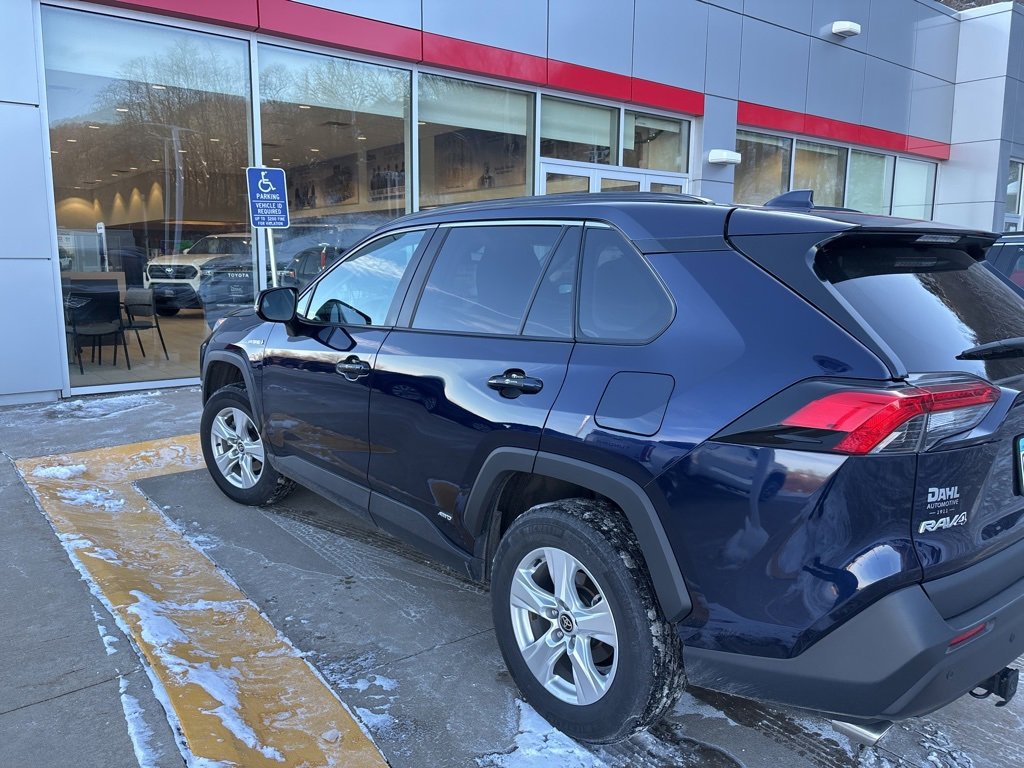 Used 2021 Toyota RAV4 XLE w/ Convenience Package image 7