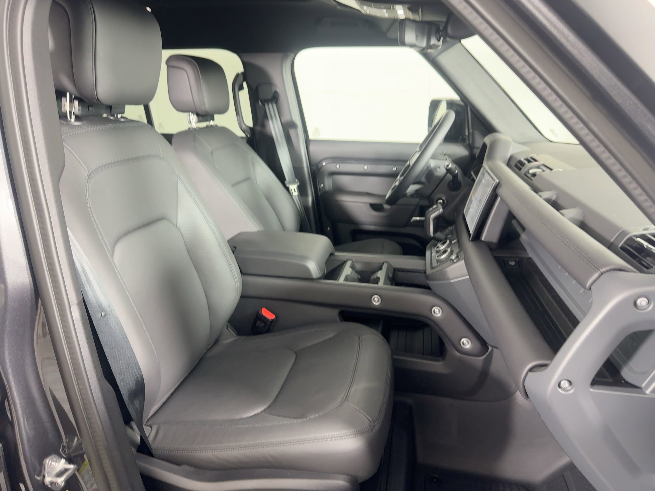 New 2025 Land Rover Defender 130 S image 27