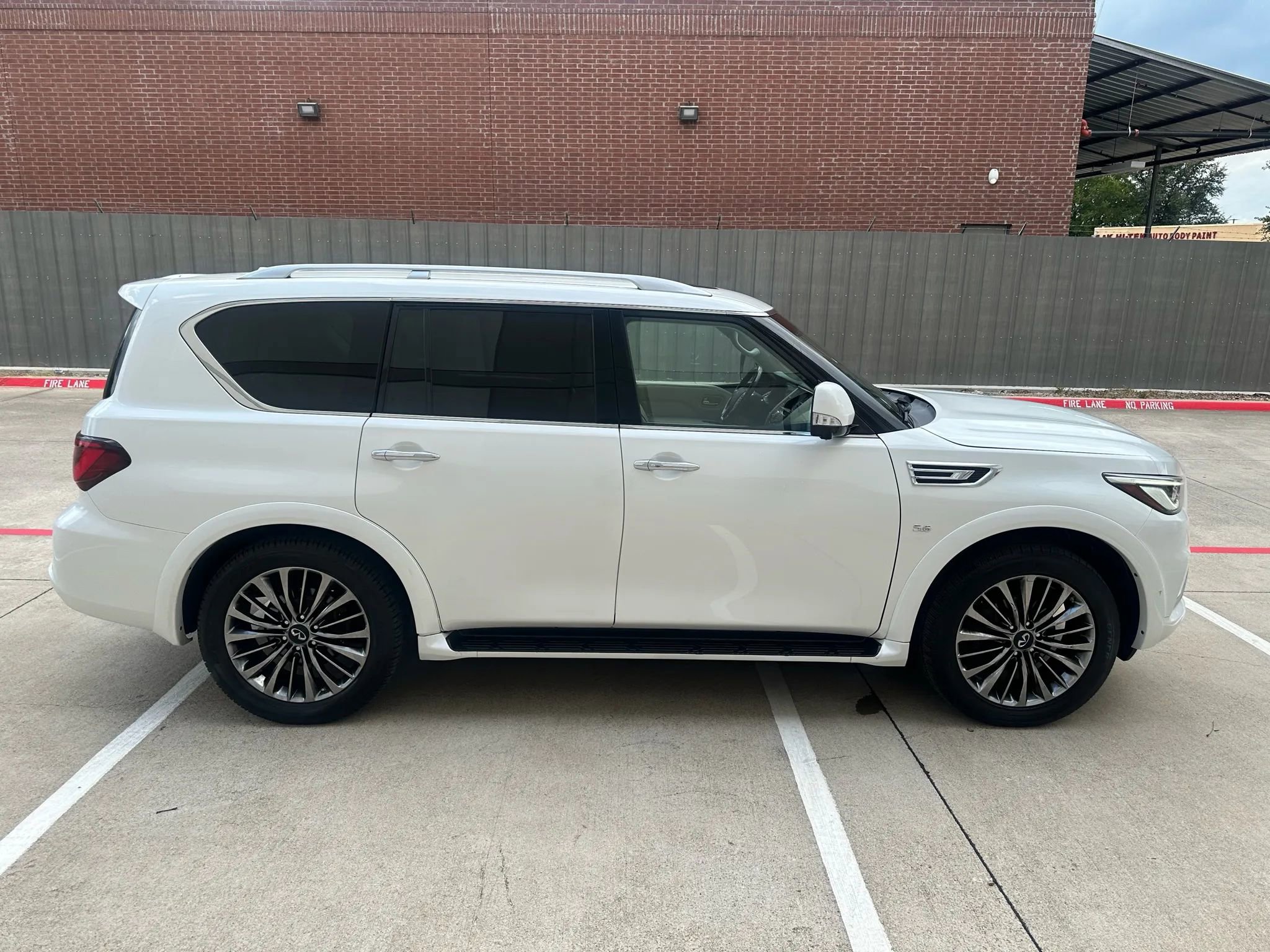Used 2018 INFINITI QX80 2WD w/ Driver Assistance Package image 8