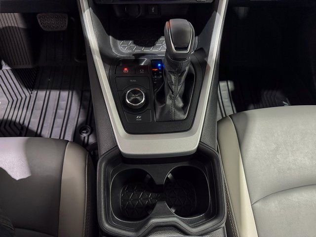 Used 2021 Toyota RAV4 XLE Premium image 19