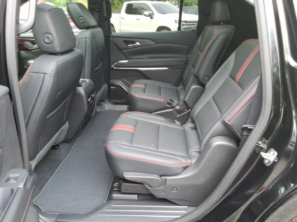New 2027 Chevrolet Traverse RS FWD image 16