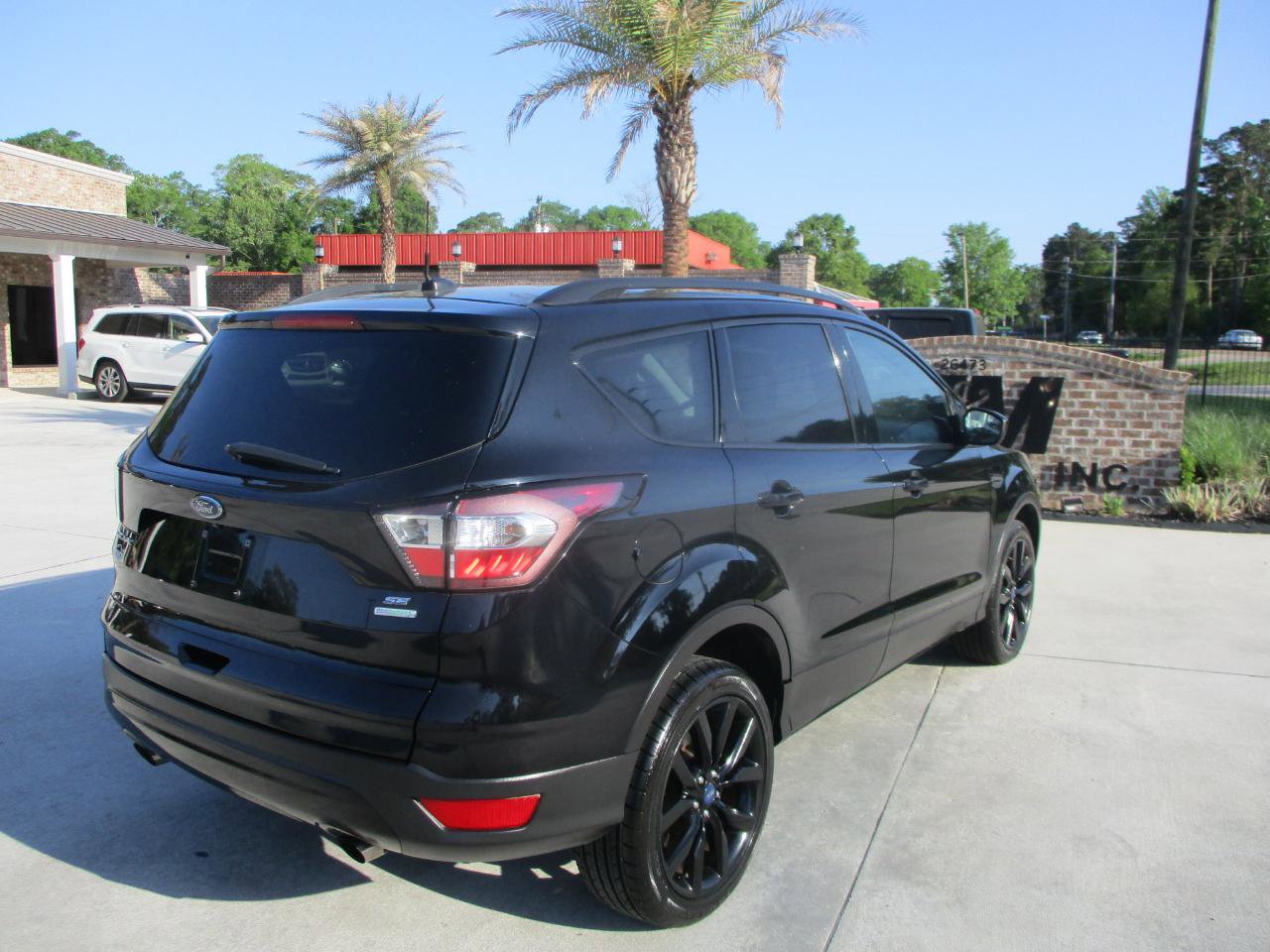 Used 2017 Ford Escape SE w/ SE Sport Appearance Package image 29
