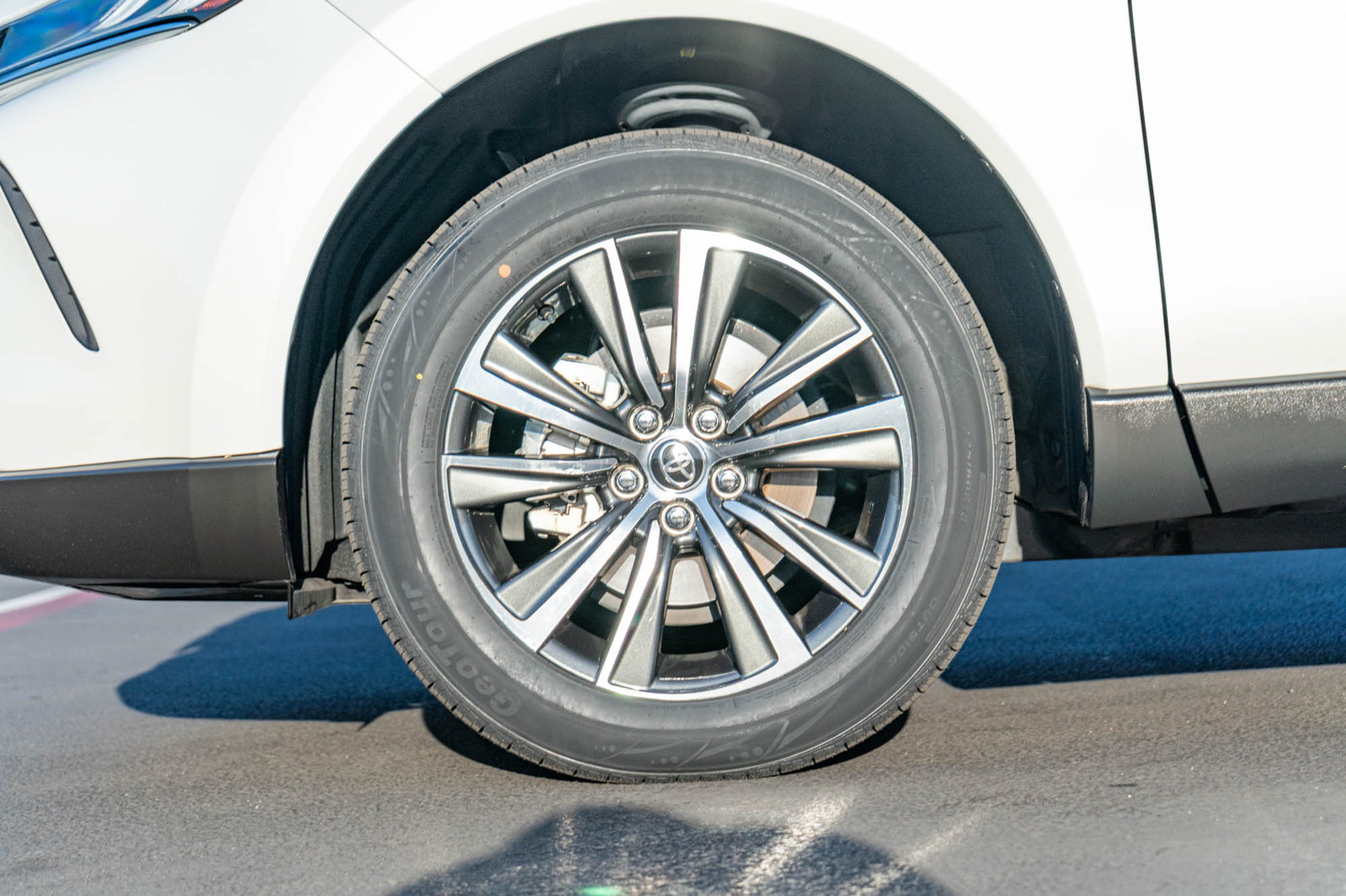 Certified 2024 Toyota Venza LE AWD/4WD image 5