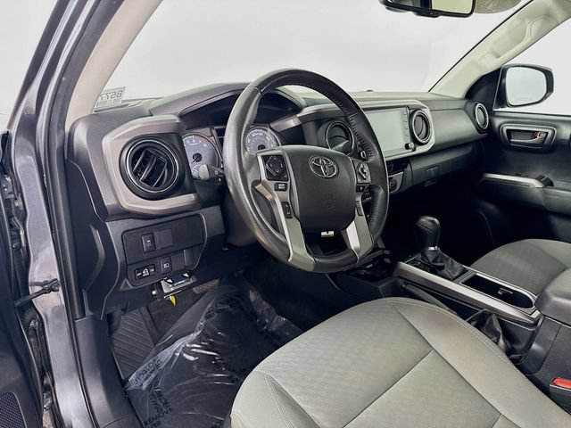 Used 2021 Toyota Tacoma SR5 AWD/4WD image 9