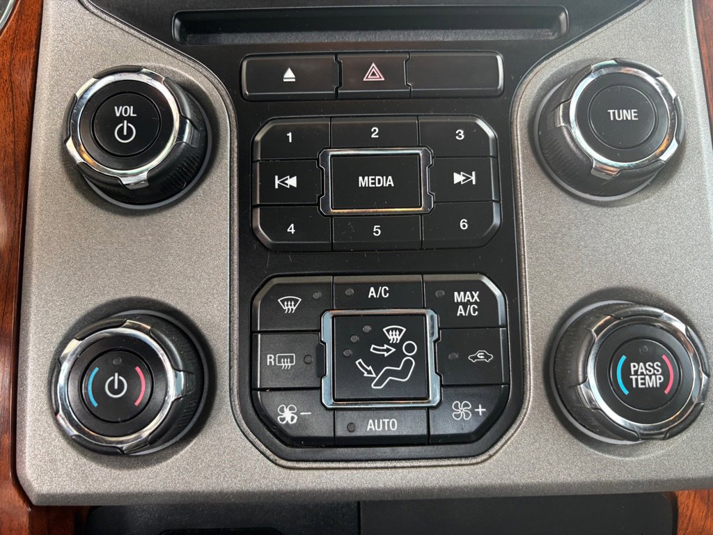 Used 2016 Ford F250 King Ranch w/ King Ranch w/Chrome Package AWD/4WD image 15