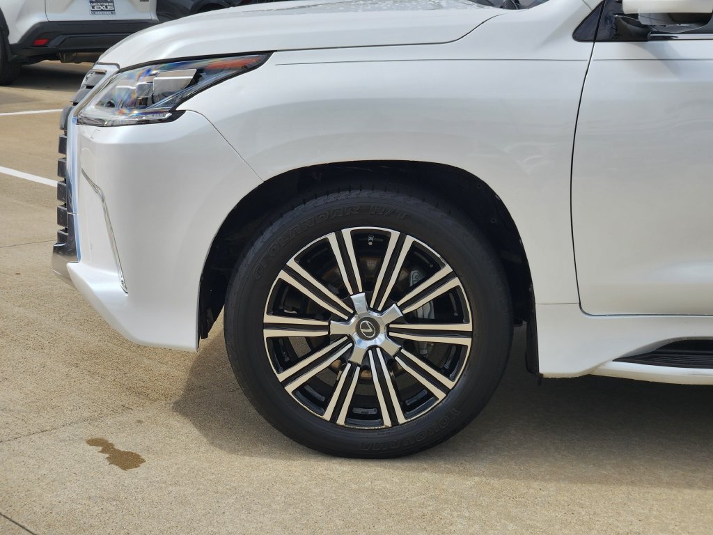 Used 2020 Lexus LX 570 4WD w/ 3rd Row & Luxury Pkg image 8