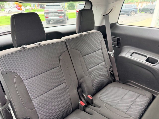 Used 2023 GMC Acadia SLE w/ LPO, Cargo Package AWD/4WD image 17
