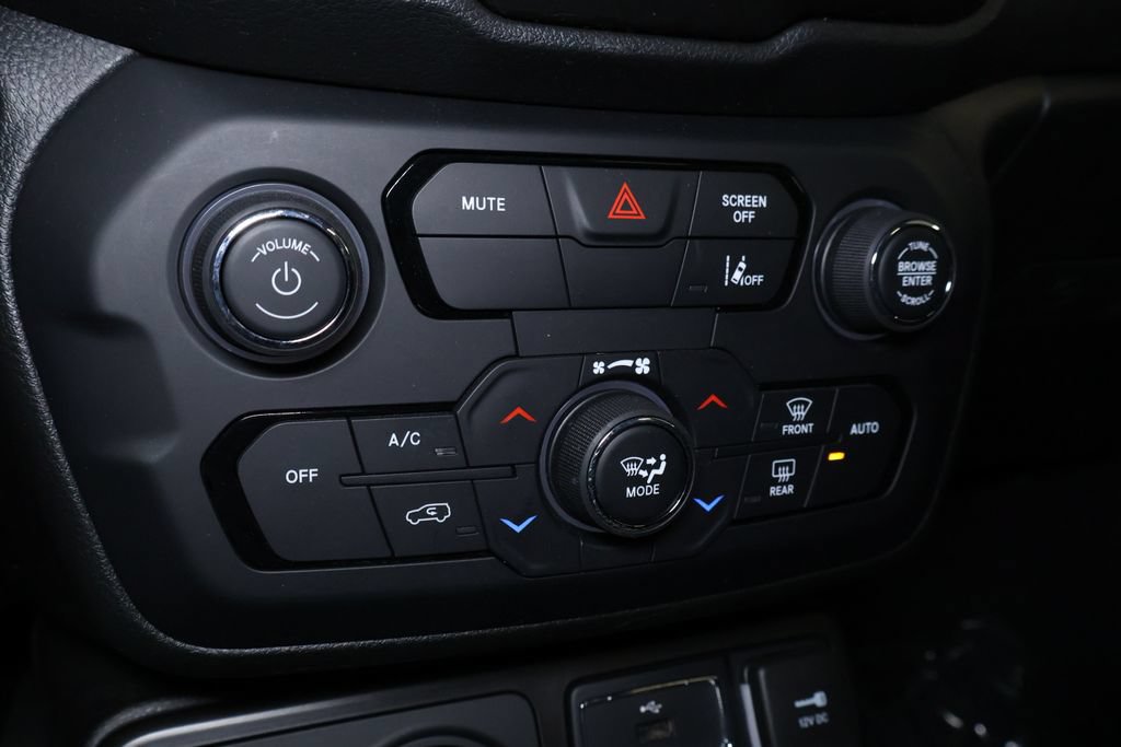 Used 2023 Jeep Renegade Latitude AWD/4WD image 30