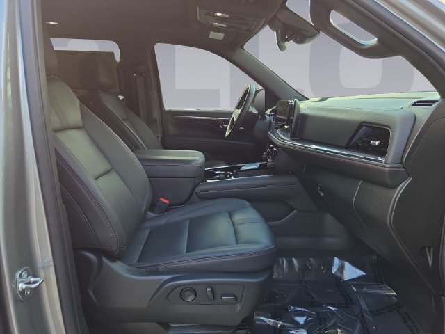 Certified 2025 Chevrolet Suburban RST w/ RST Capability Package AWD/4WD image 17