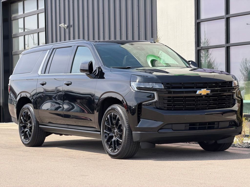 Used 2023 Chevrolet Suburban High Country w/ Max Trailering Package image 4